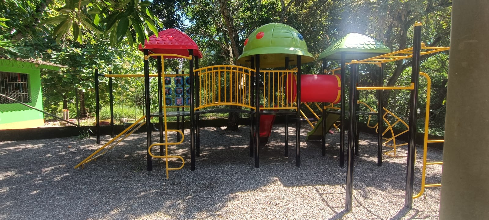 Parque infantil en el centro poblado el bosque jurisdicción del municipio de Murillo Tolima